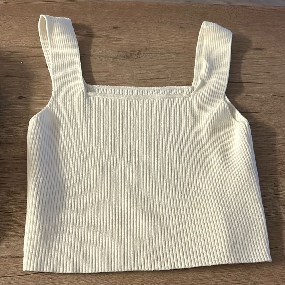 White knit tank top